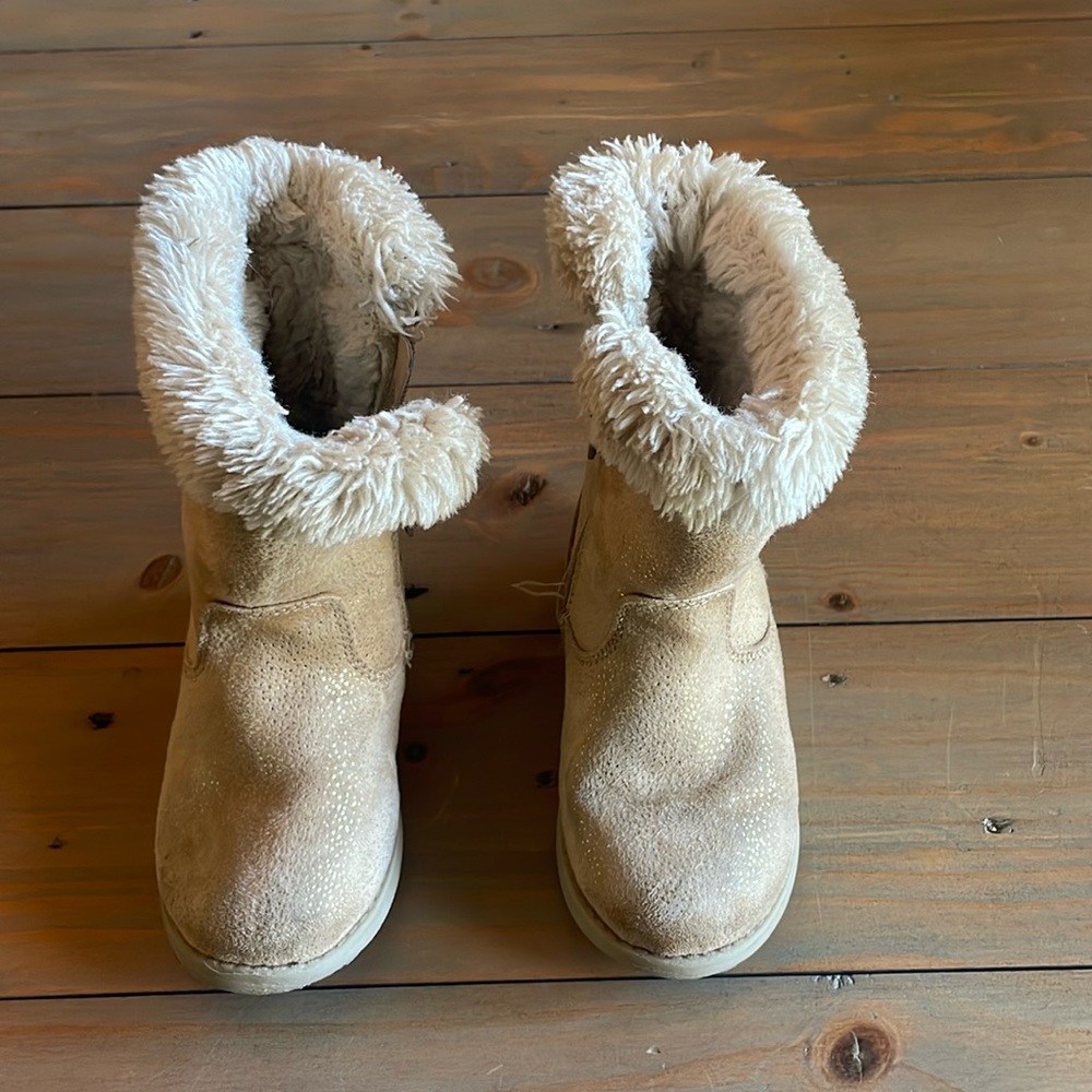 Cat & Jack size 8 furry boots.